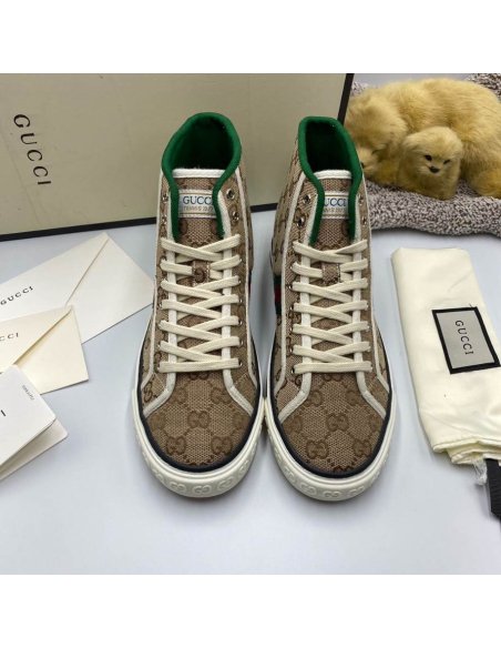 FashionStatement,GUCCI,IconicStyle,ItalianCraftsmanship,LuxuryFootwear,SNEAKER