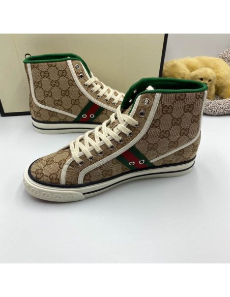 FashionStatement,GUCCI,IconicStyle,ItalianCraftsmanship,LuxuryFootwear,SNEAKER
