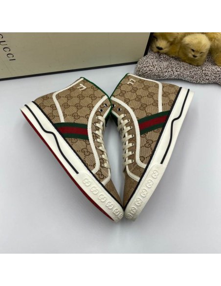 FashionStatement,GUCCI,IconicStyle,ItalianCraftsmanship,LuxuryFootwear,SNEAKER