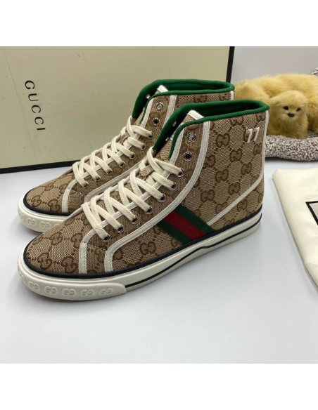 FashionStatement,GUCCI,IconicStyle,ItalianCraftsmanship,LuxuryFootwear,SNEAKER