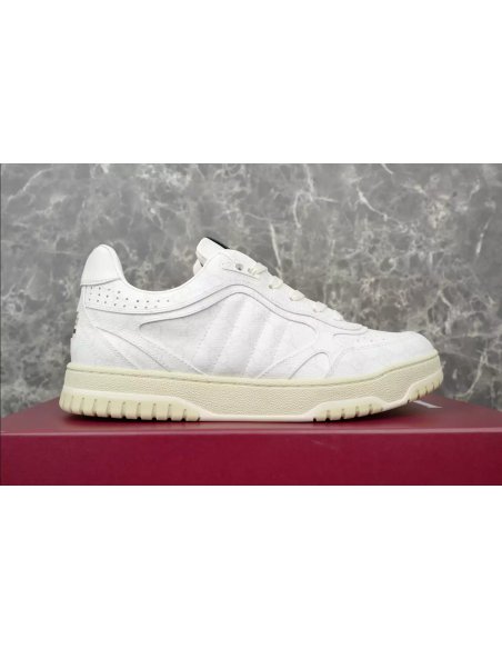 FashionStatement,FOOTWEAR,GUCCI,IconicStyle,LuxuryFootwear,SHOES FOR MEN,SHOES FOR WOMEN,Sneakers