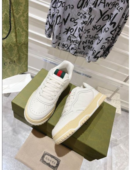 FashionStatement,GUCCI,IconicStyle,ItalianCraftsmanship,LuxuryFootwear,SNEAKER