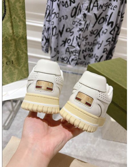 FashionStatement,GUCCI,IconicStyle,ItalianCraftsmanship,LuxuryFootwear,SNEAKER
