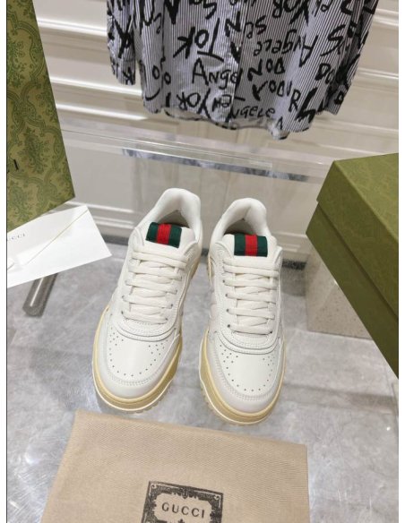 FashionStatement,GUCCI,IconicStyle,ItalianCraftsmanship,LuxuryFootwear,SNEAKER
