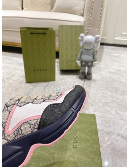 FashionStatement,GUCCI,IconicStyle,ItalianCraftsmanship,LuxuryFootwear,SNEAKER