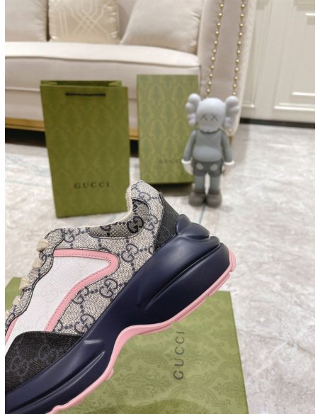 FashionStatement,GUCCI,IconicStyle,ItalianCraftsmanship,LuxuryFootwear,SNEAKER