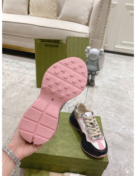FashionStatement,GUCCI,IconicStyle,ItalianCraftsmanship,LuxuryFootwear,SNEAKER