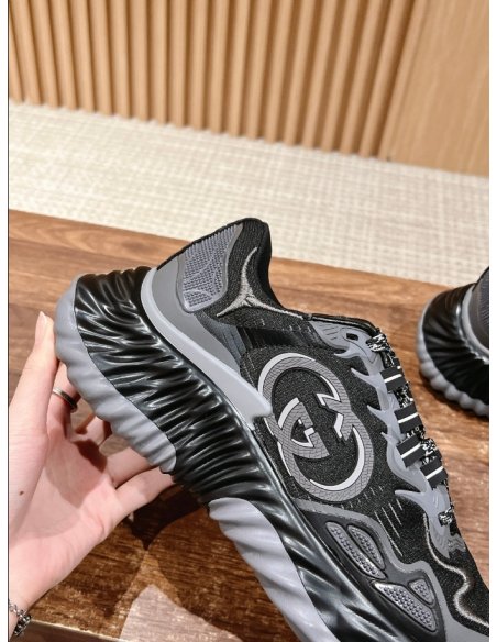 FashionStatement,GUCCI,IconicStyle,ItalianCraftsmanship,LuxuryFootwear,SNEAKER