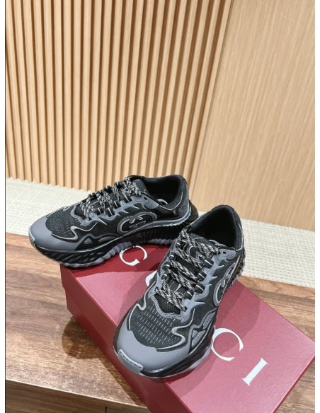 FashionStatement,GUCCI,IconicStyle,ItalianCraftsmanship,LuxuryFootwear,SNEAKER