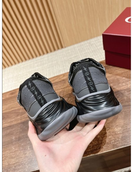 FashionStatement,GUCCI,IconicStyle,ItalianCraftsmanship,LuxuryFootwear,SNEAKER