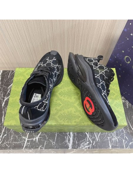 FashionStatement,GUCCI,IconicStyle,ItalianCraftsmanship,LuxuryFootwear,SNEAKER