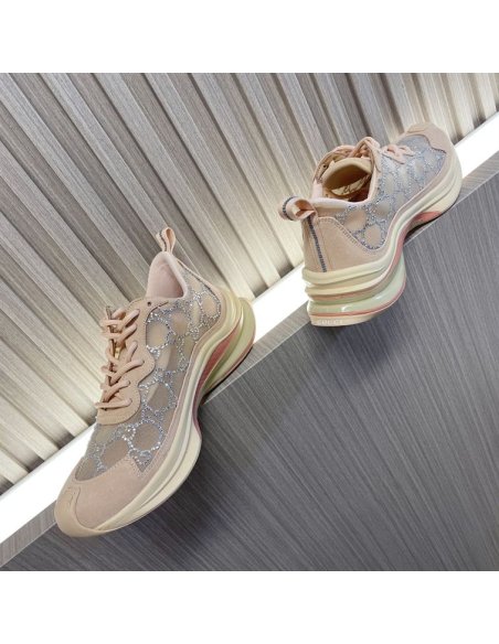 FashionStatement,GUCCI,IconicStyle,ItalianCraftsmanship,LuxuryFootwear,SNEAKER