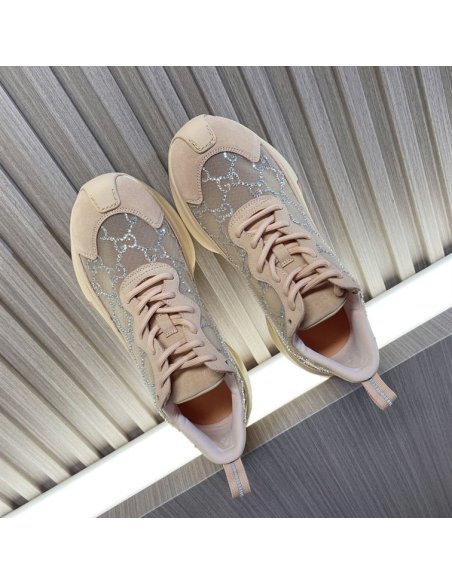 FashionStatement,GUCCI,IconicStyle,ItalianCraftsmanship,LuxuryFootwear,SNEAKER