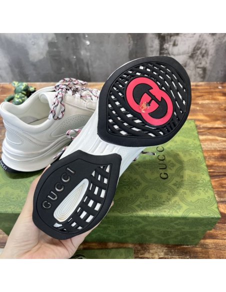 FashionStatement,GUCCI,IconicStyle,ItalianCraftsmanship,LuxuryFootwear,SNEAKER