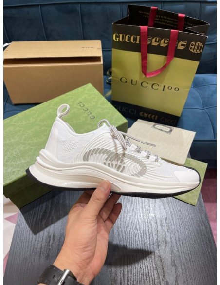 FashionStatement,GUCCI,IconicStyle,ItalianCraftsmanship,LuxuryFootwear,SNEAKER