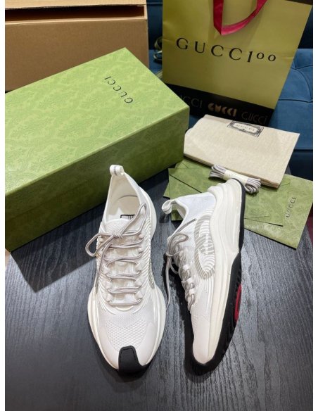 FashionStatement,GUCCI,IconicStyle,ItalianCraftsmanship,LuxuryFootwear,SNEAKER
