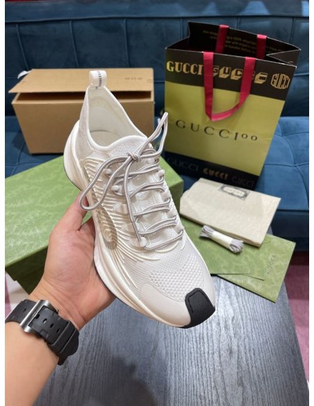 FashionStatement,GUCCI,IconicStyle,ItalianCraftsmanship,LuxuryFootwear,SNEAKER