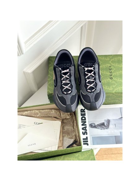 FashionStatement,GUCCI,IconicStyle,ItalianCraftsmanship,LuxuryFootwear,SNEAKER