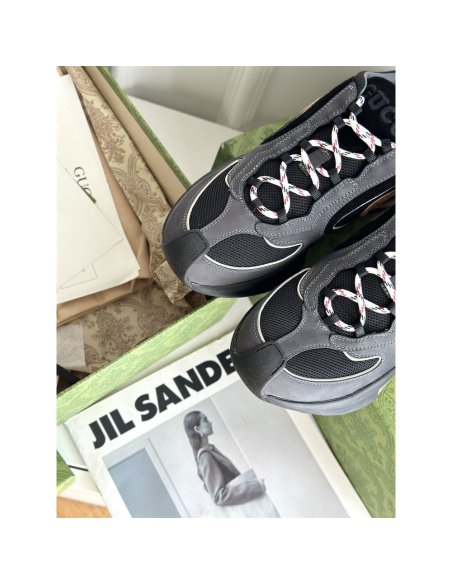 FashionStatement,GUCCI,IconicStyle,ItalianCraftsmanship,LuxuryFootwear,SNEAKER
