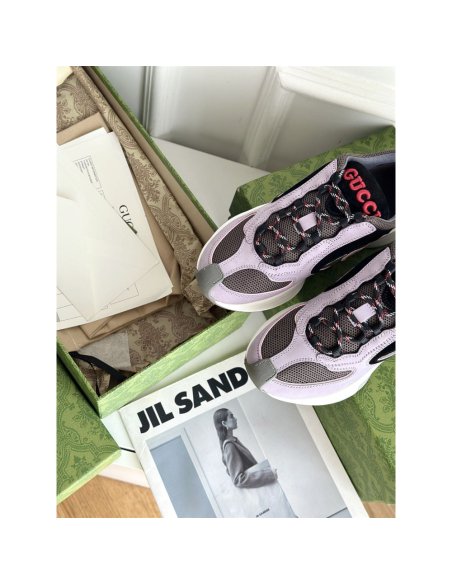 FashionStatement,GUCCI,IconicStyle,ItalianCraftsmanship,LuxuryFootwear,SNEAKER