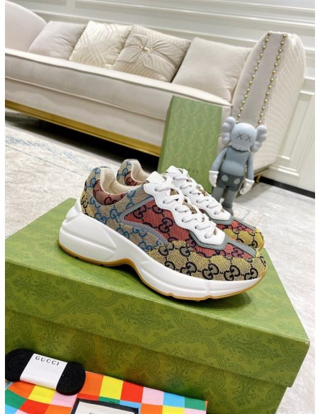 FashionStatement,GUCCI,IconicStyle,ItalianCraftsmanship,LuxuryFootwear,SNEAKER