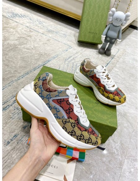 FashionStatement,GUCCI,IconicStyle,ItalianCraftsmanship,LuxuryFootwear,SNEAKER