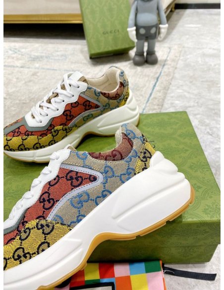 FashionStatement,GUCCI,IconicStyle,ItalianCraftsmanship,LuxuryFootwear,SNEAKER