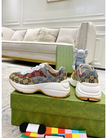 FashionStatement,GUCCI,IconicStyle,ItalianCraftsmanship,LuxuryFootwear,SNEAKER