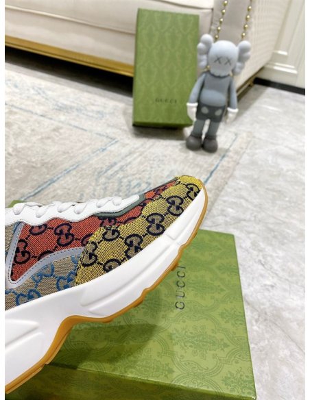 FashionStatement,GUCCI,IconicStyle,ItalianCraftsmanship,LuxuryFootwear,SNEAKER
