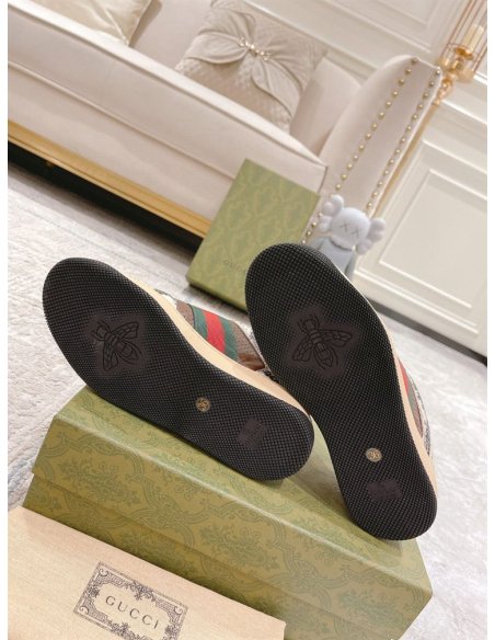 FashionStatement,GUCCI,IconicStyle,ItalianCraftsmanship,LuxuryFootwear,SNEAKER