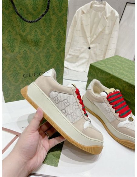 FashionStatement,GUCCI,IconicStyle,ItalianCraftsmanship,LuxuryFootwear,SNEAKER