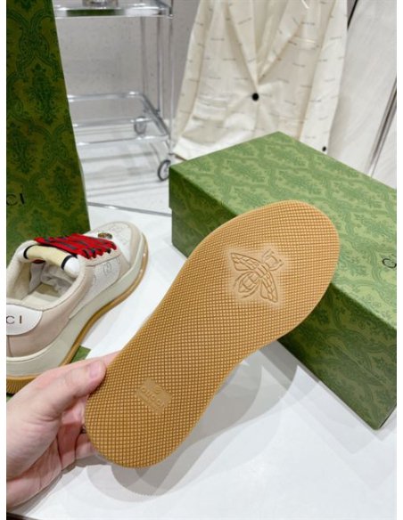 FashionStatement,GUCCI,IconicStyle,ItalianCraftsmanship,LuxuryFootwear,SNEAKER