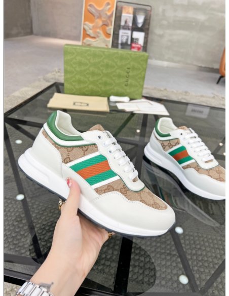 FashionStatement,GUCCI,IconicStyle,ItalianCraftsmanship,LuxuryFootwear,SNEAKER