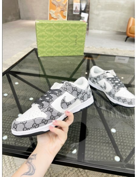 FashionStatement,GUCCI,IconicStyle,ItalianCraftsmanship,LuxuryFootwear,SNEAKER