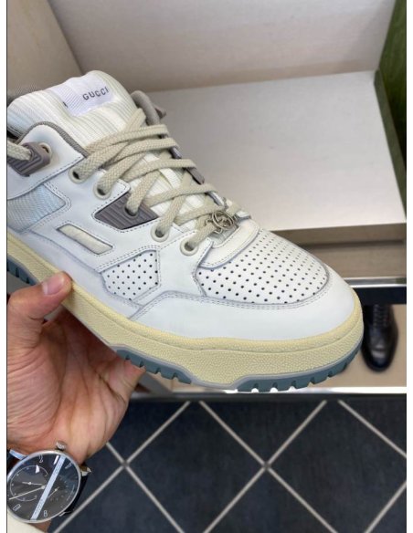 FashionStatement,GUCCI,IconicStyle,ItalianCraftsmanship,LuxuryFootwear,SNEAKER