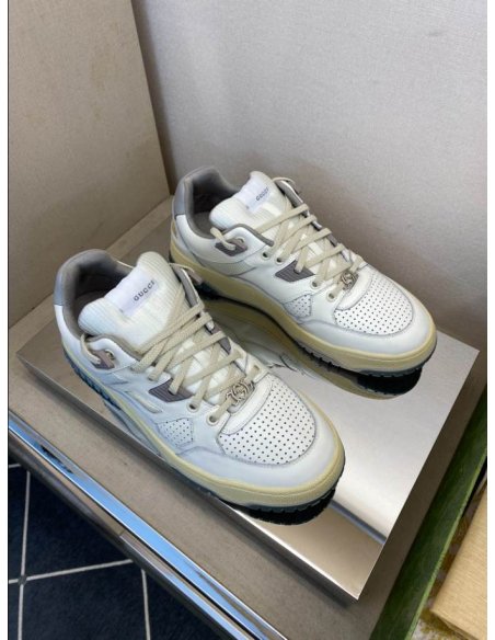 FashionStatement,GUCCI,IconicStyle,ItalianCraftsmanship,LuxuryFootwear,SNEAKER