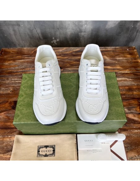 FashionStatement,GUCCI,IconicStyle,ItalianCraftsmanship,LuxuryFootwear,SNEAKER