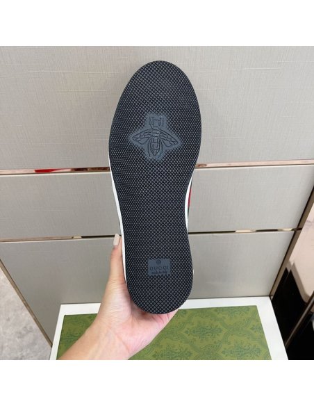 FashionStatement,GUCCI,IconicStyle,ItalianCraftsmanship,LuxuryFootwear,SNEAKER