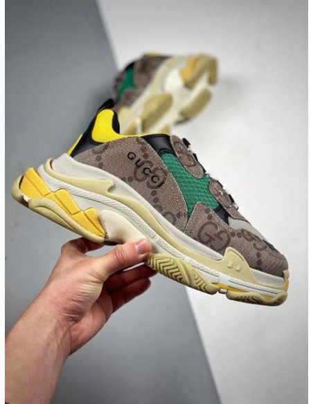 FashionStatement,GUCCI,IconicStyle,ItalianCraftsmanship,LuxuryFootwear,SNEAKER