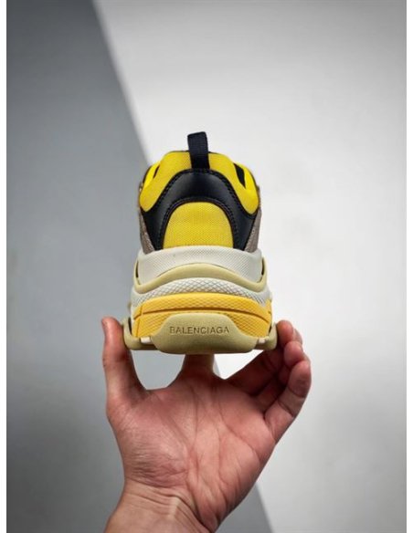 FashionStatement,GUCCI,IconicStyle,ItalianCraftsmanship,LuxuryFootwear,SNEAKER