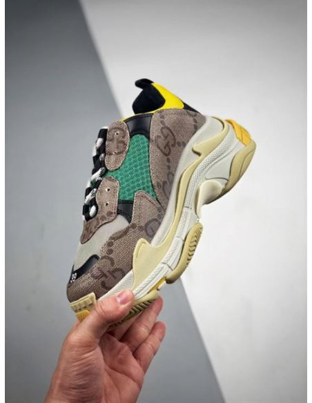 FashionStatement,GUCCI,IconicStyle,ItalianCraftsmanship,LuxuryFootwear,SNEAKER