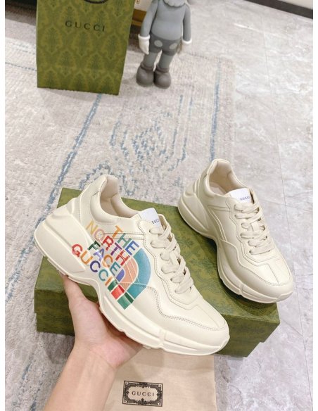 FashionStatement,GUCCI,IconicStyle,ItalianCraftsmanship,LuxuryFootwear,SNEAKER