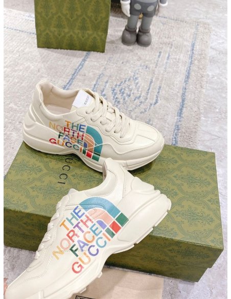 FashionStatement,GUCCI,IconicStyle,ItalianCraftsmanship,LuxuryFootwear,SNEAKER