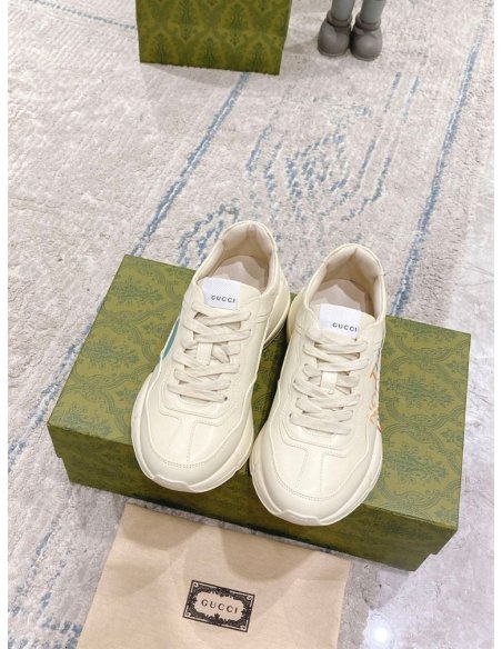 FashionStatement,GUCCI,IconicStyle,ItalianCraftsmanship,LuxuryFootwear,SNEAKER