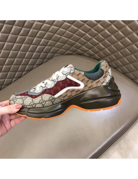 FashionStatement,GUCCI,IconicStyle,ItalianCraftsmanship,LuxuryFootwear,SNEAKER