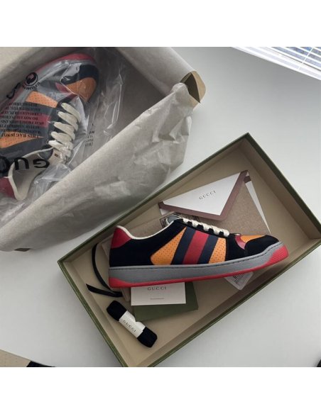 FashionStatement,GUCCI,IconicStyle,ItalianCraftsmanship,LuxuryFootwear,SNEAKER