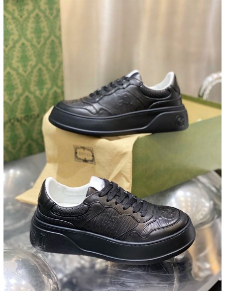 FashionStatement,GUCCI,IconicStyle,ItalianCraftsmanship,LuxuryFootwear,SNEAKER