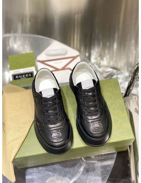 FashionStatement,GUCCI,IconicStyle,ItalianCraftsmanship,LuxuryFootwear,SNEAKER