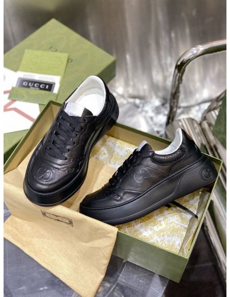 FashionStatement,GUCCI,IconicStyle,ItalianCraftsmanship,LuxuryFootwear,SNEAKER