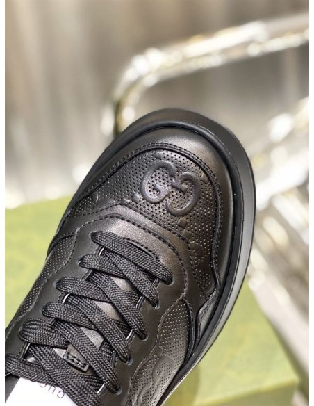 FashionStatement,GUCCI,IconicStyle,ItalianCraftsmanship,LuxuryFootwear,SNEAKER